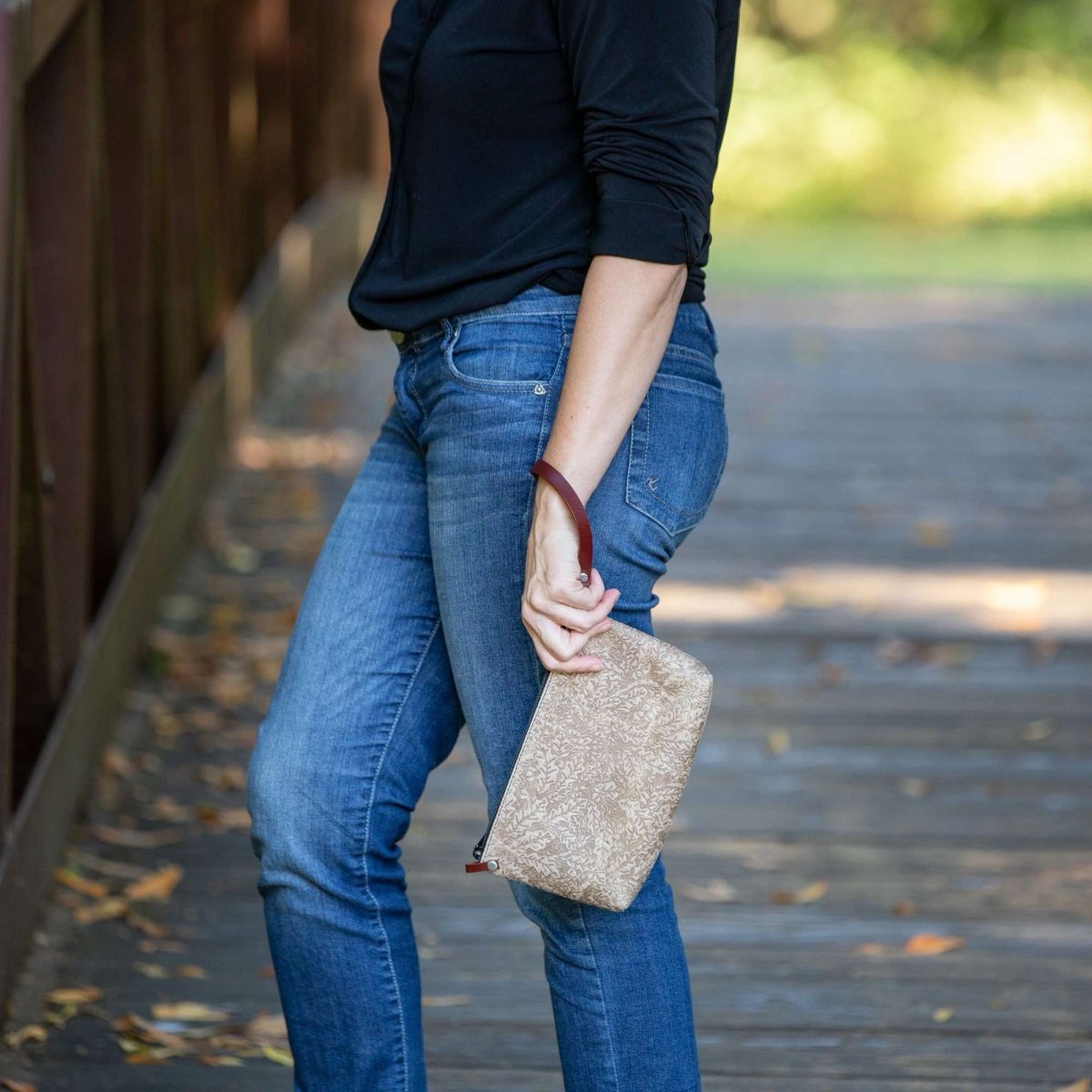 HAPPY EXTRA, Paula Crossbody / Wristlet, Oak Leaves Adventure