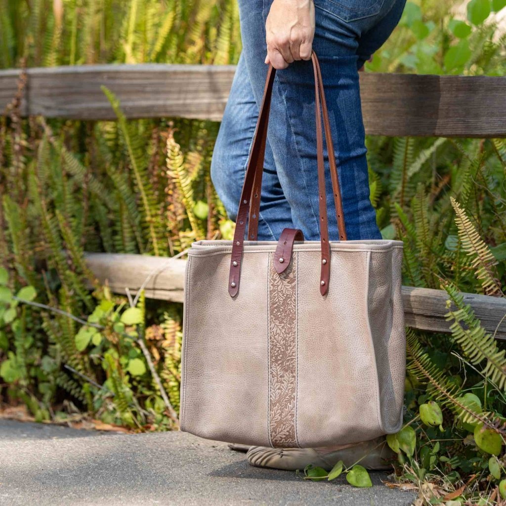 HAPPY EXTRA, Sonoma Tote, Oak Leaves Adventure